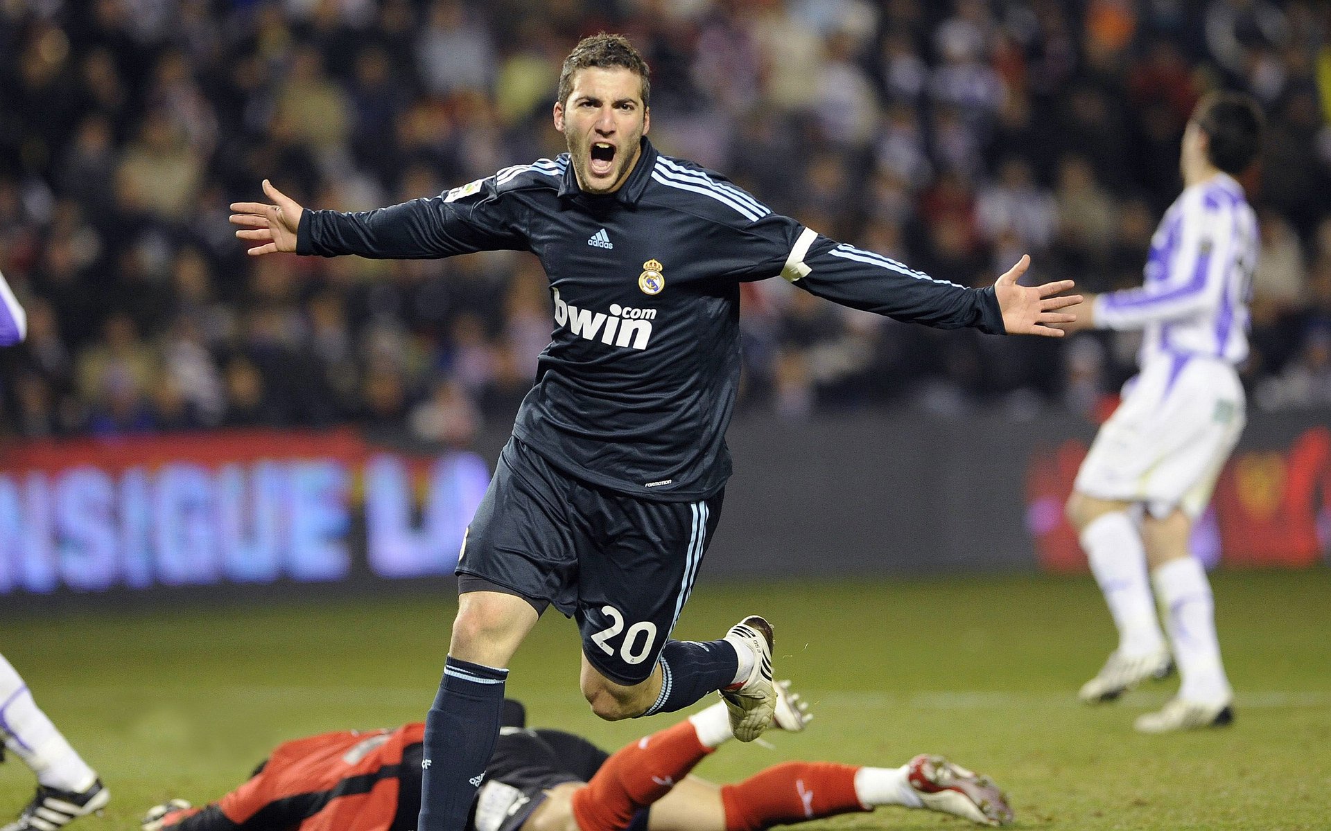 开云注册-传奇“戏法大师”在欧冠舞台的辉煌表现，戏法大师英文